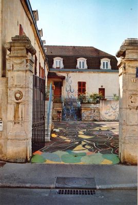 Fresque au sol
Mamiya/Sekor 1000DTL (1:2.8)
Dijon, proche de la gare. J'ai essayé de me perdre pour trouver de beaux lieux; Succès
Mots-clés: Fresque Dijon 1 Mamiya Benou