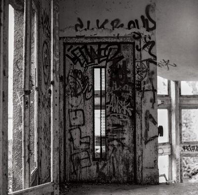 Porte d'ascenseur
Mots-clés: mamiya C3