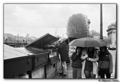 Paris Sous la pluie
Nikon F Nikkor Auto Q 50mm F:1.4
Kodak TriX 400
Mots-clés: Nikon Ftn