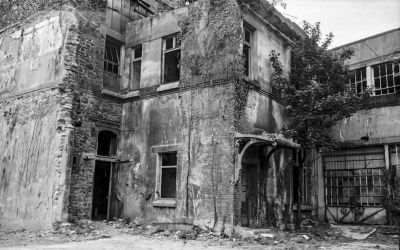 La Friche 
Mots-clés: Leica IIIa