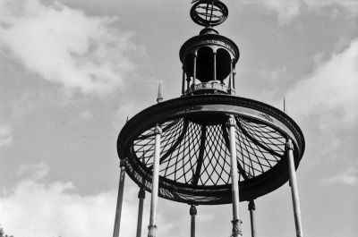 La Jolie Petite Gloriette du Jardin des Plantes
Mots-clés: Leica IIIa