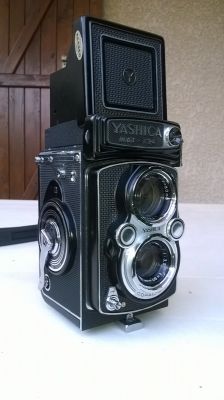 Yashica Mat 124
