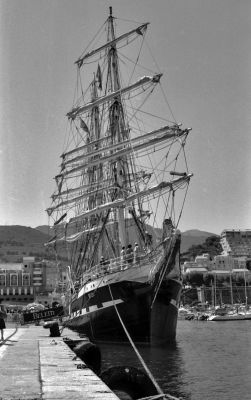 Le Belem à Port Vendres
Nikon F3 Nikkor 50 mm F/1.8
ILFORD HP4 125
Mots-clés: Nikon F3 reflex