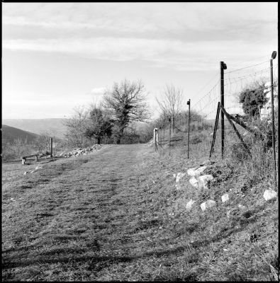 Chemin du Puy Sainte Réparade
Rollei ortho 25@25 iso
Révélateur POTA 20°C 15min
Hasselblad 500CM + 80mm
