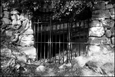 Les Grilles de la source
FP4+@125 iso
D76 1+1
Leica M6 et Biogon 35mm 
