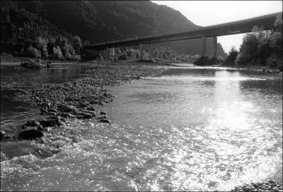 Nouveau pont de Mirabeau
FP4+@125 iso
D76d 1+1
Leica M6 & Biogon
