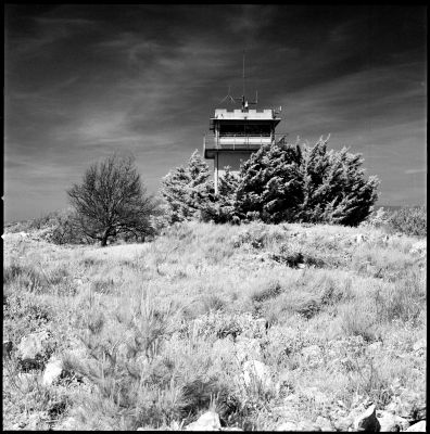 Tour de vigie en IR  Le pyu Ste Réparade
Rollei IR 400 @400 iso
D76 1+1
Hasselblad et 80mm 
