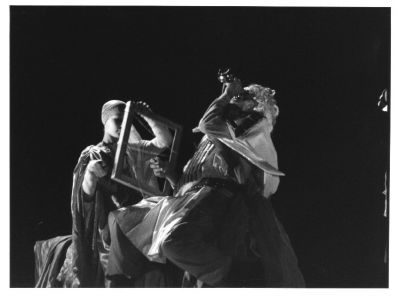 Odyssée
Spectacle extérieur, mai 2013
Eos300, Vivitar 100macro, à 3.5 entre 1/4 et 1/30
fomapan 400@3200, R09 20 min, scan tirage 15x20
