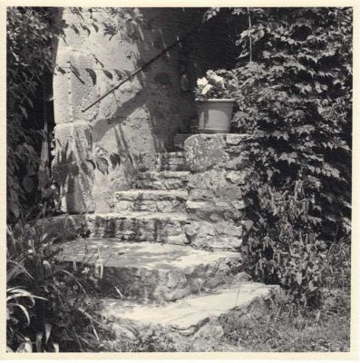 Escalier
Envoyé à Liloo
Tirage Escalier : Salyut S, 80mm, f 11, Drôme (le Collet), été 2012
Fomapan 100, R09 stand-dev
20X20 Fomatone 542 Canson mat chamois

