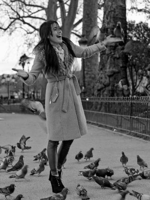 Proposition sur photo de Martial
Proposition sur photo de Martial (Jeune femme et pigeons)
Mots-clés: forum