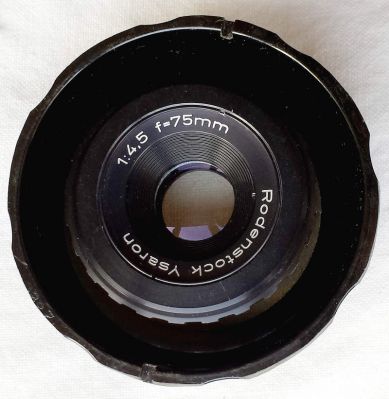 Rodenstock Ysaron 4,5/75 sur bague Krokus 3 et adapteur 42/39 (1)
Rodenstock Ysaron 4,5/75 sur bague Krokus 3 et adapteur 42/39 (1)
