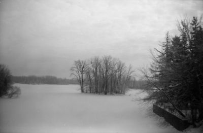 2002-01-19-06
Saint-Eustache (Qc), 2002-01-19.
Kodak no 2 Hawkeye modèle C, Verichrome Pan, ID-11.
