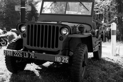 Jeep Willis
Rencontre temporelle.
Nikon F100, rollei 80S
Mots-clés: rollei80S