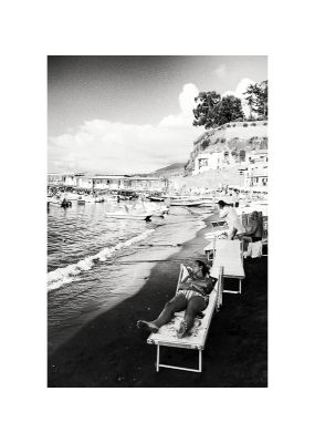 Pisolino_sulla_spiaggia_C.jpg